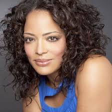 Luna Lauren Velez